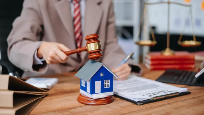 Прописка без права собственности: какие подводные камни у временной регистрации